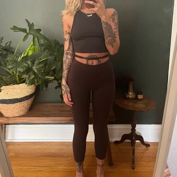 LULULEMON high rise crop burgundy yoga leggings - Picture 2 of 5